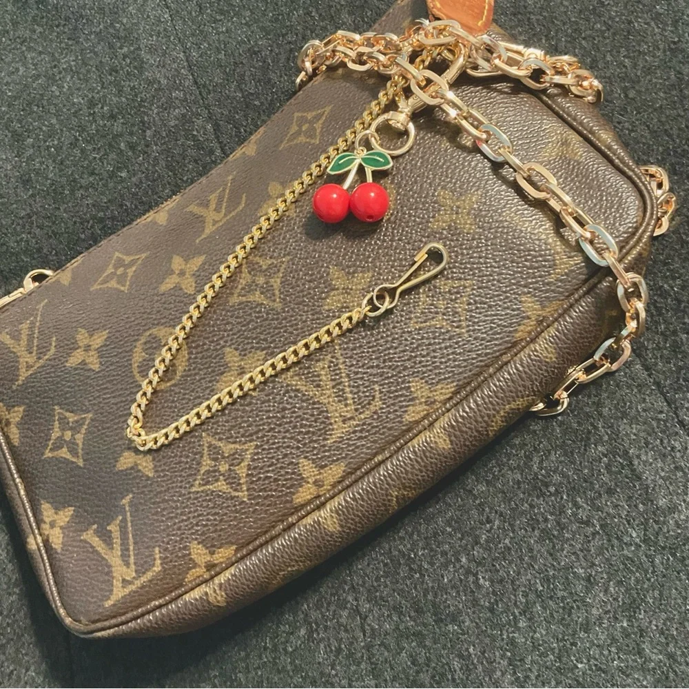 LV ✅Pochette Accesories LOUIS VUITTON AUTHENTIC - Picture 2 of 12